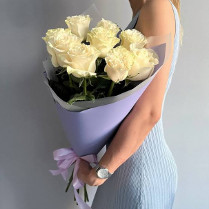 Букет из 9 очаровательных белых роз